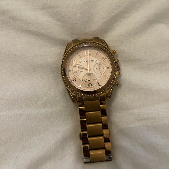 Micheal Kors rose gold watch - Picture 2 of 4